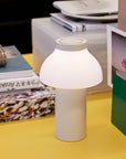 Lampe de table PC hay blanche disponible à La maison Marseillaise
