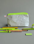 Trousse Kolor Blanche avec fermeture éclair jaune neon
