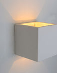 Jolie applique en céramique blanche qui illumine par dessous en par dessus avec une belle lumière chaude