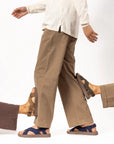 Modeles portant les chaussures Shangies