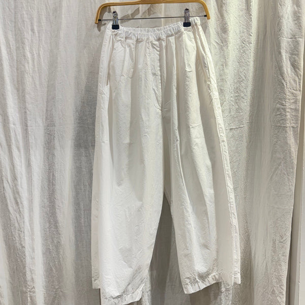 pantalon blanc en coton de la marque a punto b