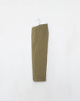 Pantalon Khaki sur fond blanc
