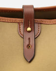 Sac Brady avec un zoom sur la boucle en cuir