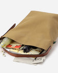 Sac brady avec des fournitures à l'intérieur
