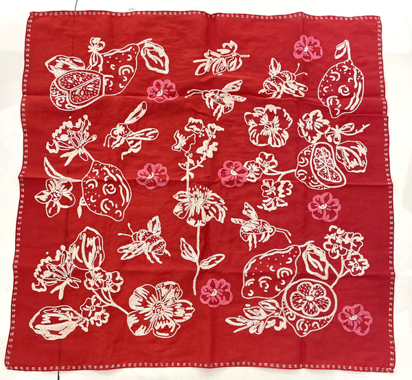 Foulard brodé à la main