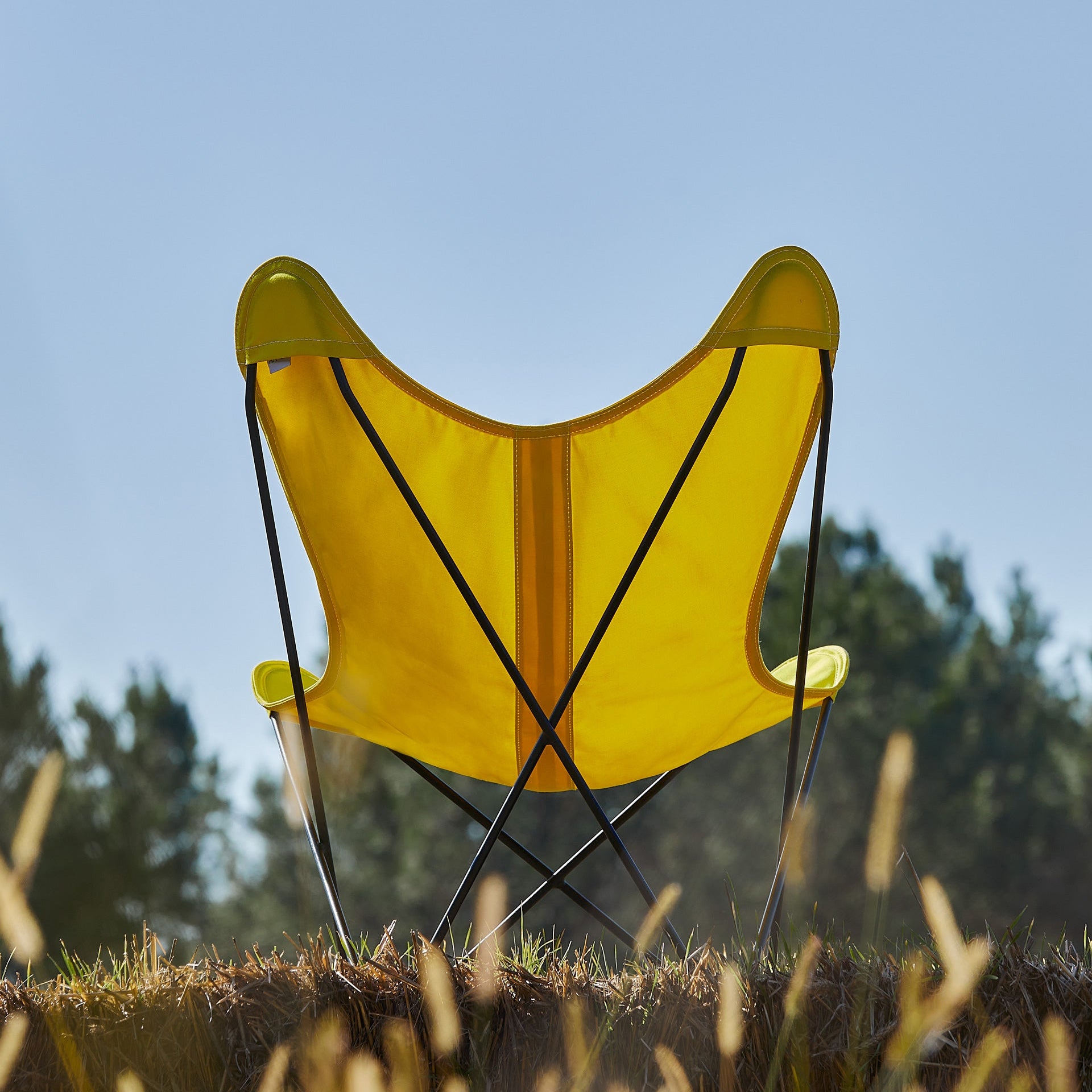 Fauteuil AA Airborne avec housse en coton jaune. Fabriqué en France