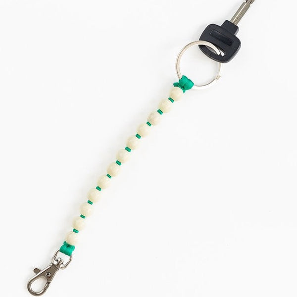 Petit porte-clés en perles - bois peint