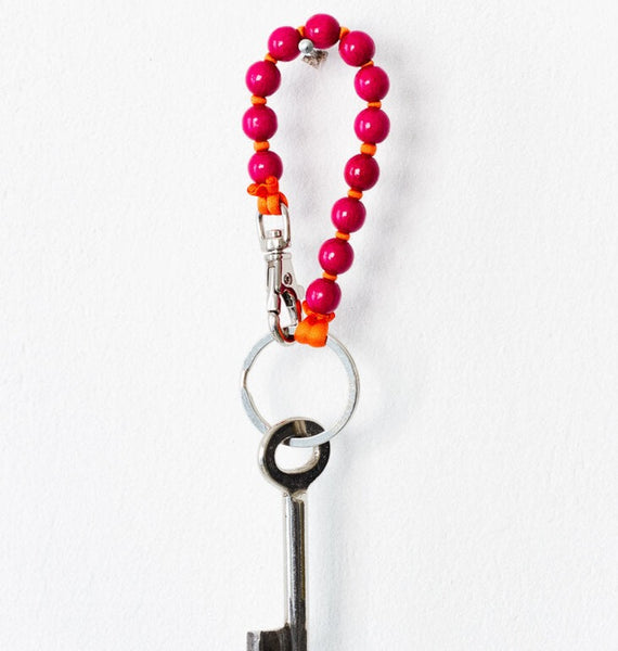 Petit porte-clés en perles - bois peint