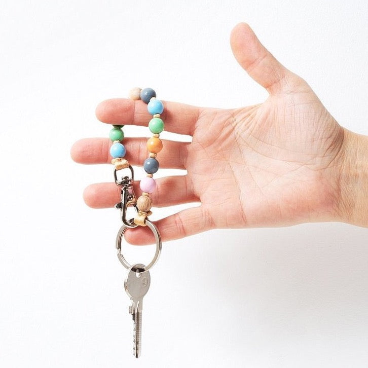 Porte clé Ina Seifart, perles bois multicolor pastel.