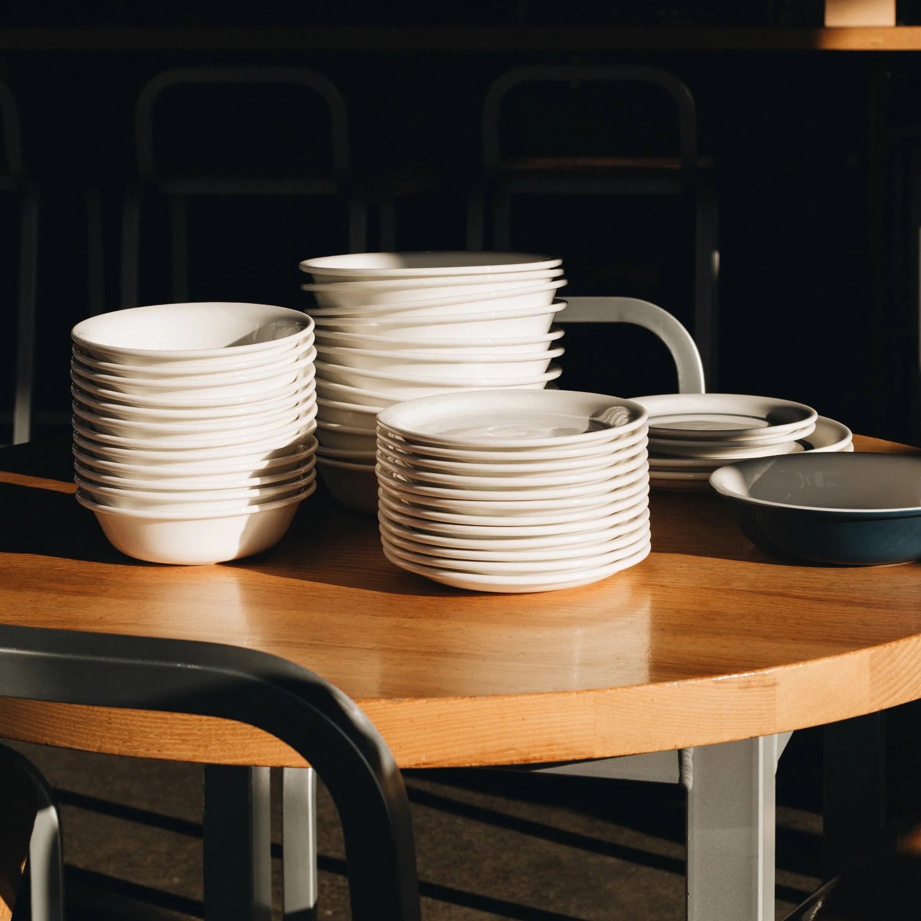 Assiettes ACME en porcelaine blanche