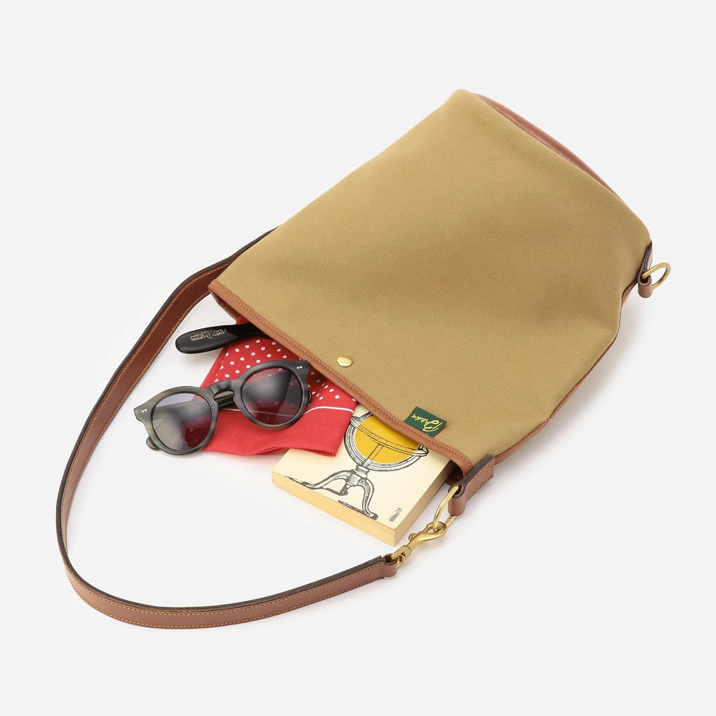 Sac brady avec des affaires à l'intérieur