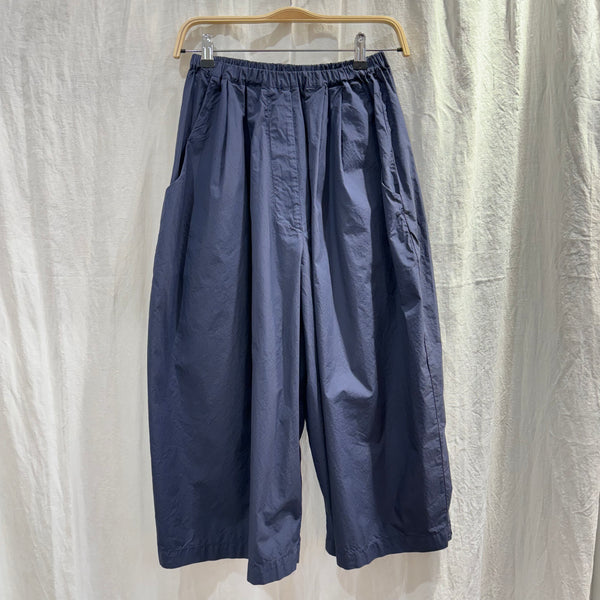 Jupe culotte de la marque apunto b en coton bleu marine