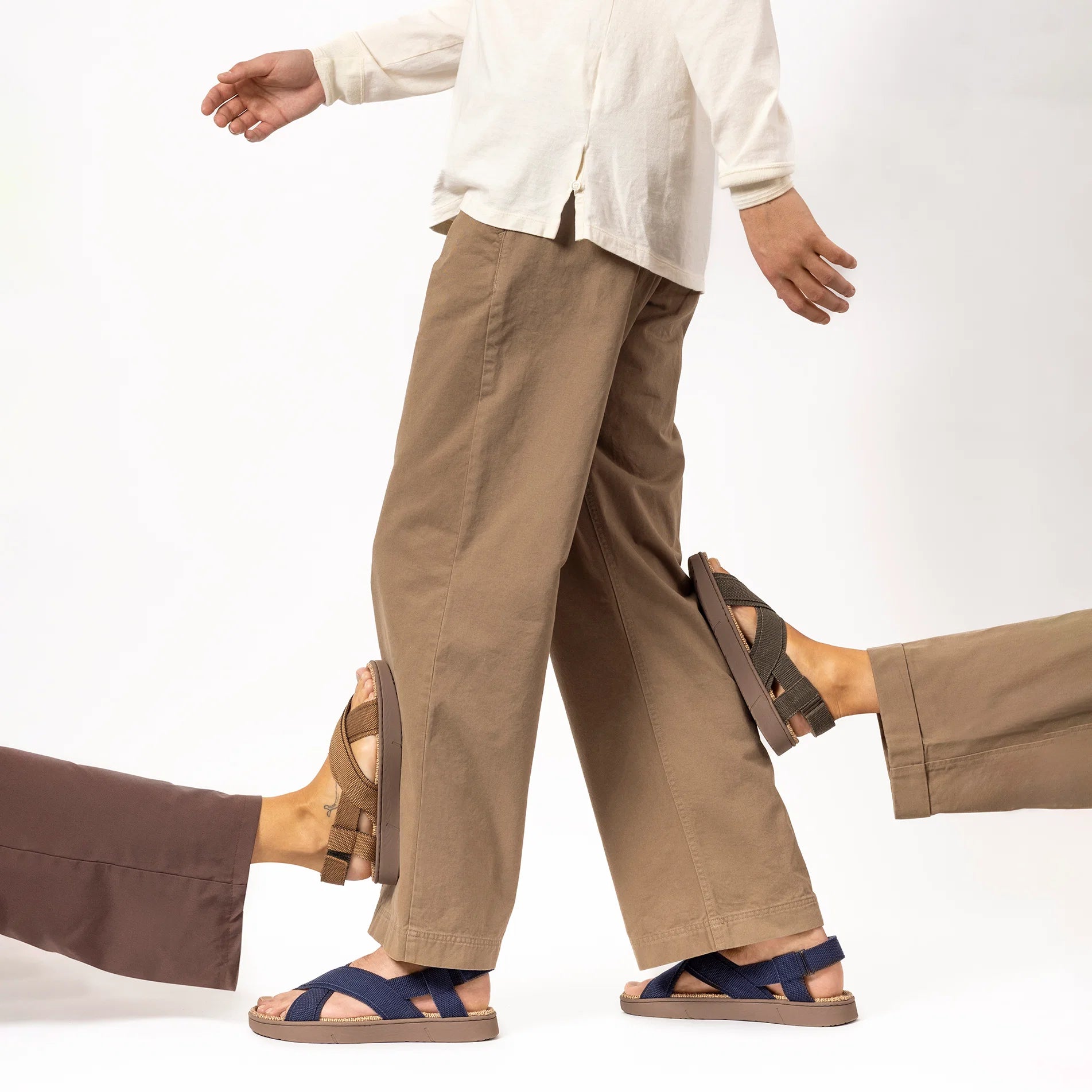 Modeles portant les chaussures Shangies