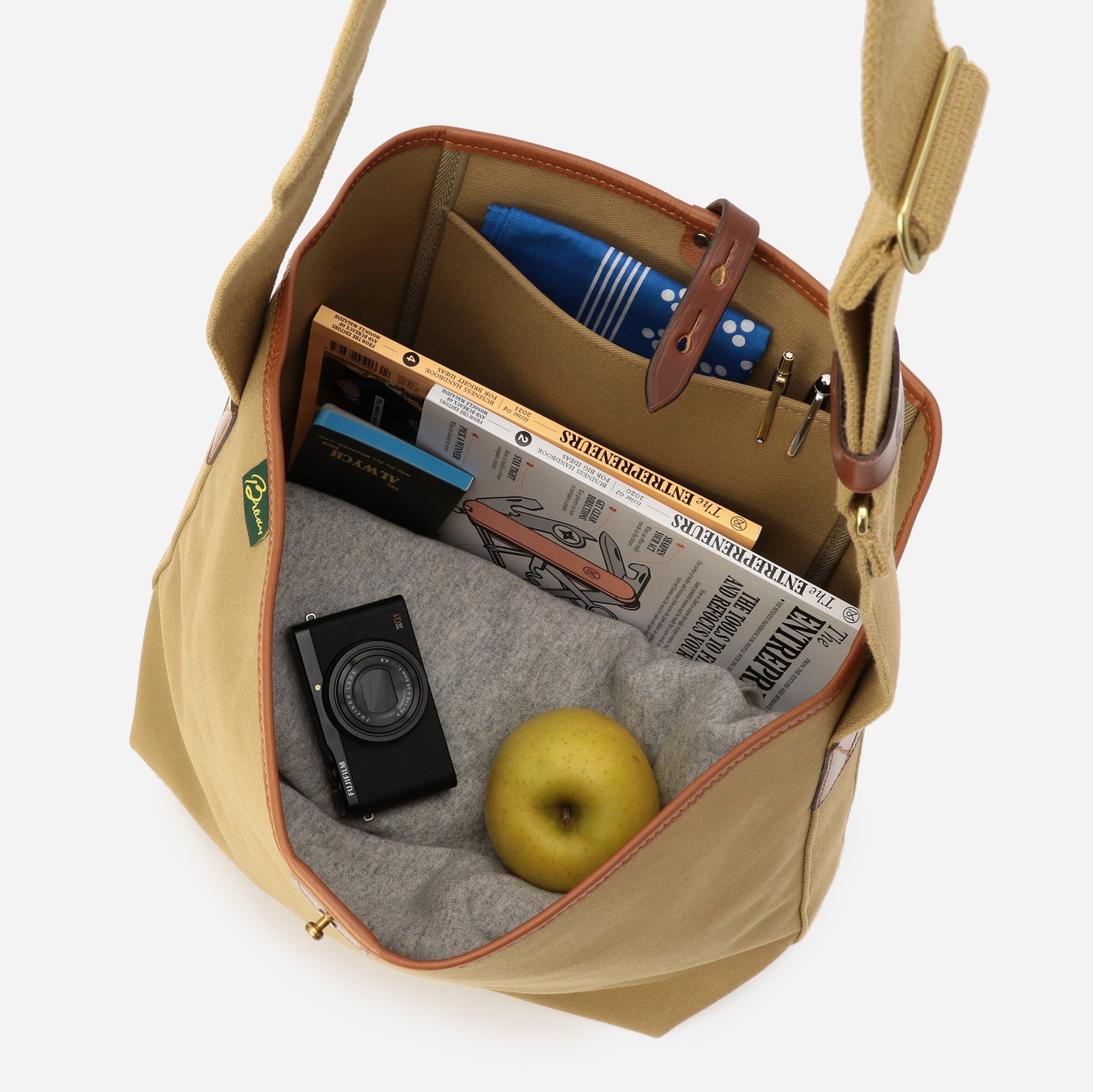 Présentation du sac Brady Kinross avec des fournitures à l'intérieur 
