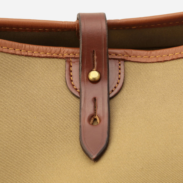 Sac Brady avec un zoom sur la boucle en cuir 