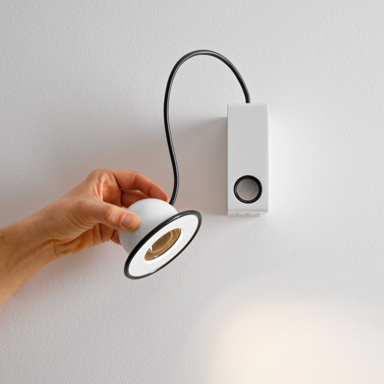 Lampe murale, applique minibox blanche orientable