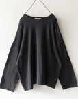 T-shirt noir sur ceintre