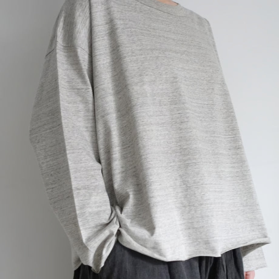 T shirt gris chiné sur mannequin de profil