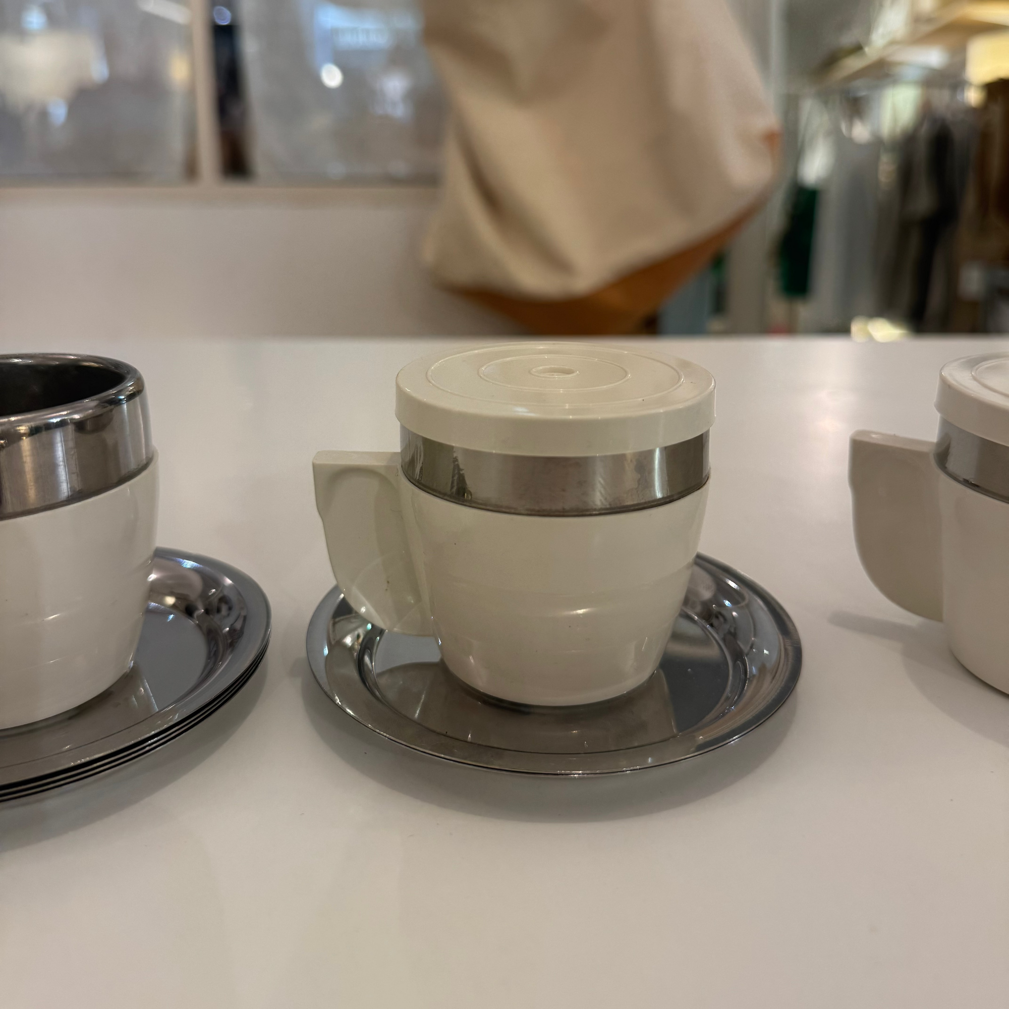tasse blanche vintage