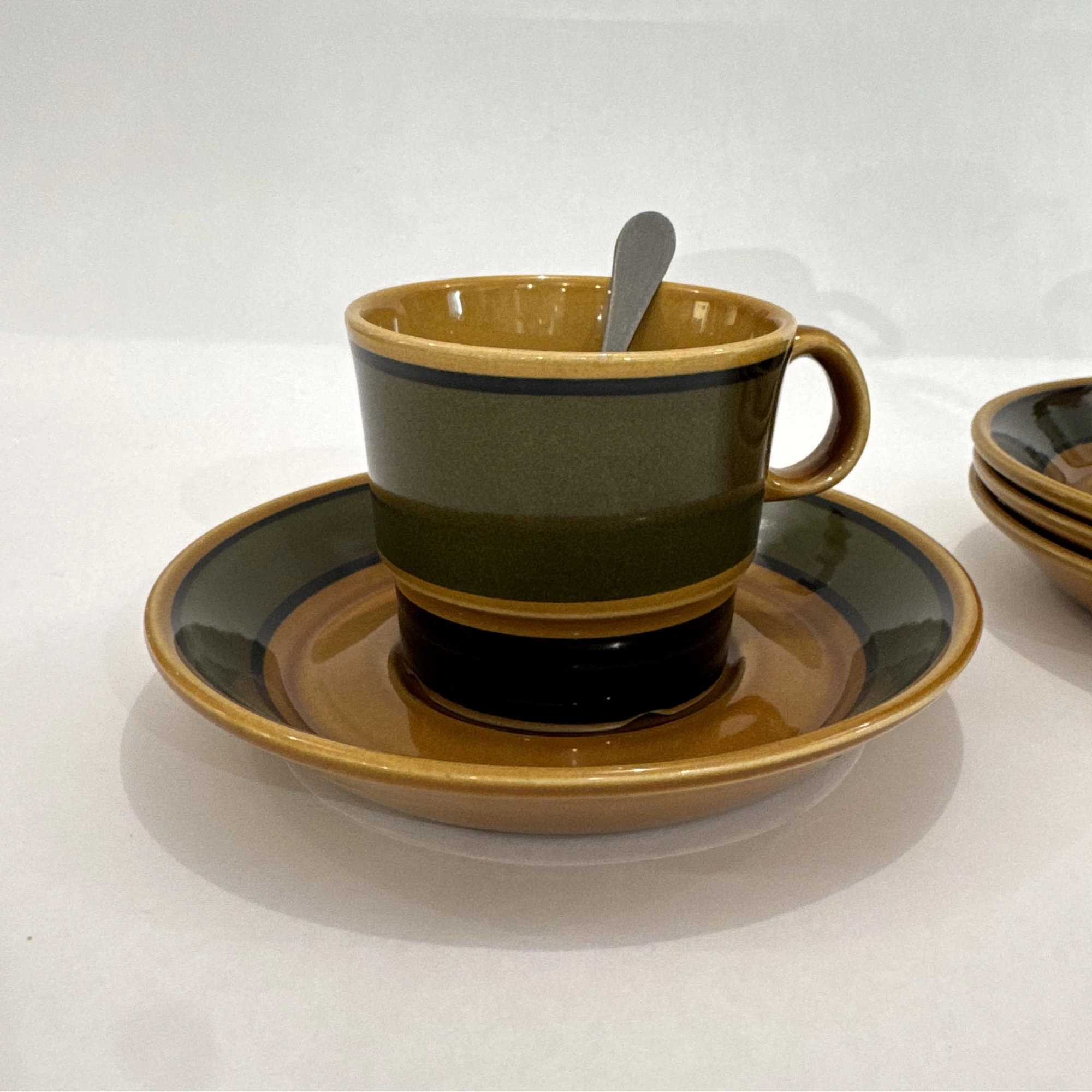 Lot de 4 tasses anciennes 