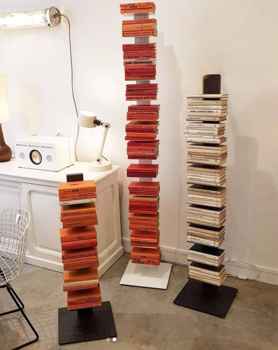 Colonne à livres verticale en métal