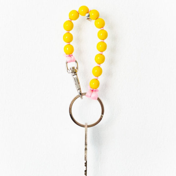 Petit porte-clés en perles - bois peint