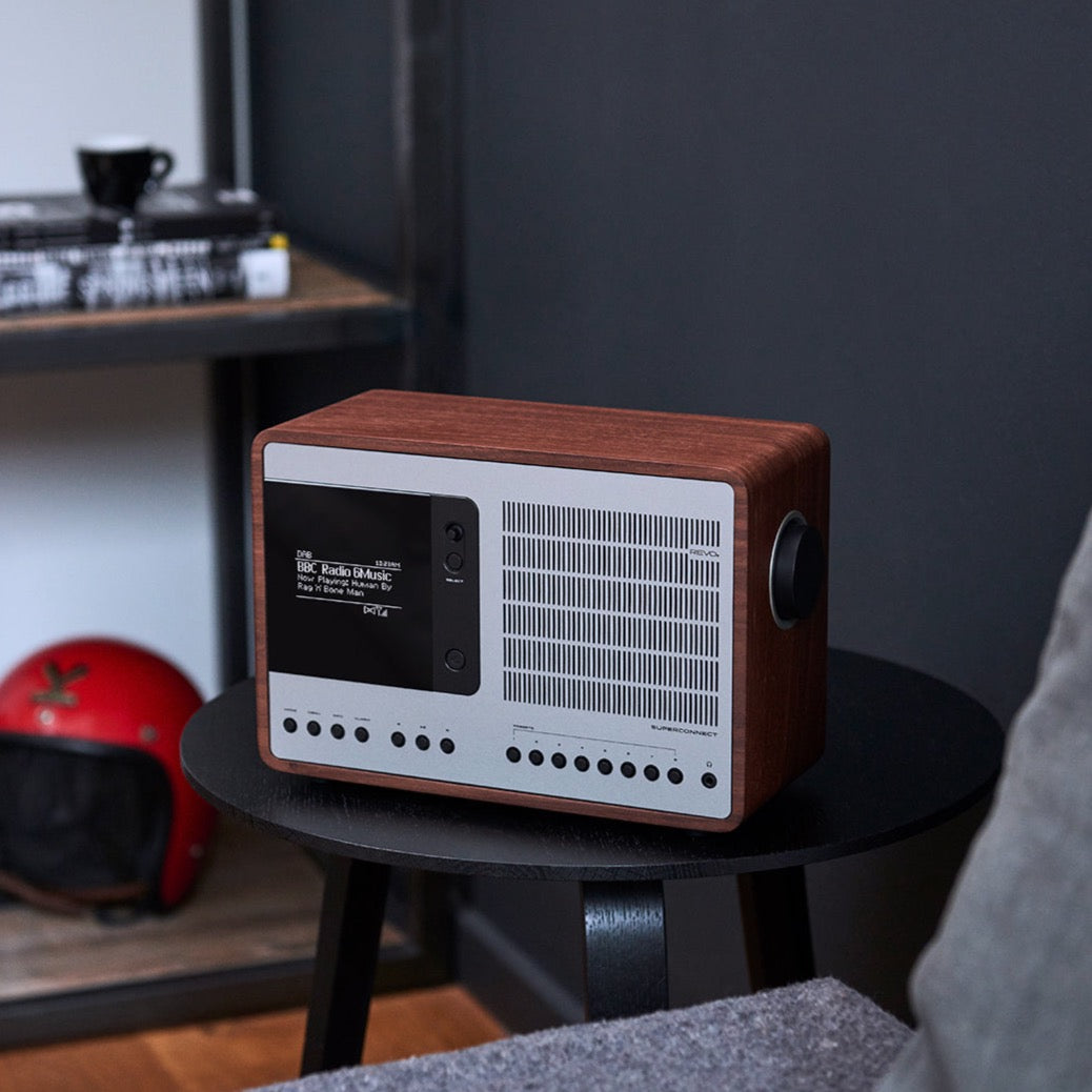 Radio réveil REVO modèle super connect avec bluetooth, wifi, présélection des chaines...