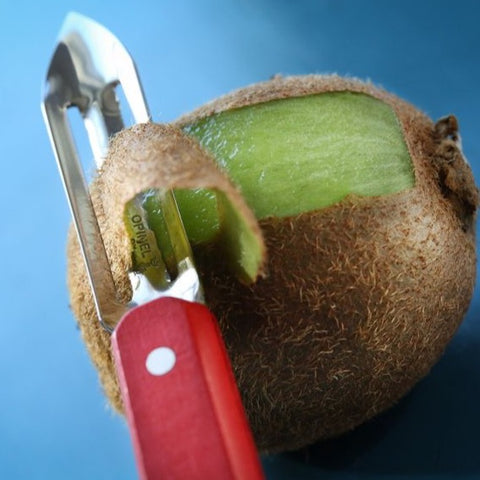 Econome micro-denté pour éplucher vos fruits et légumes à peau fine, comme les tomates, les kiwis ou encore les pêches 